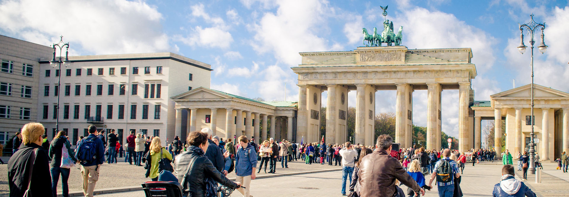 Pedestrians and cyclists in front of the Brandenburg Gate.